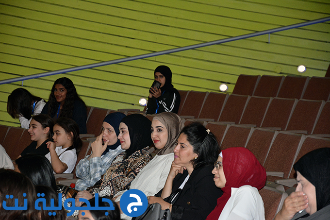عرض مسرحية ثوب ستي بتنظيم أكاديمية دوزان بالمركز الجماهيري في جلجولية